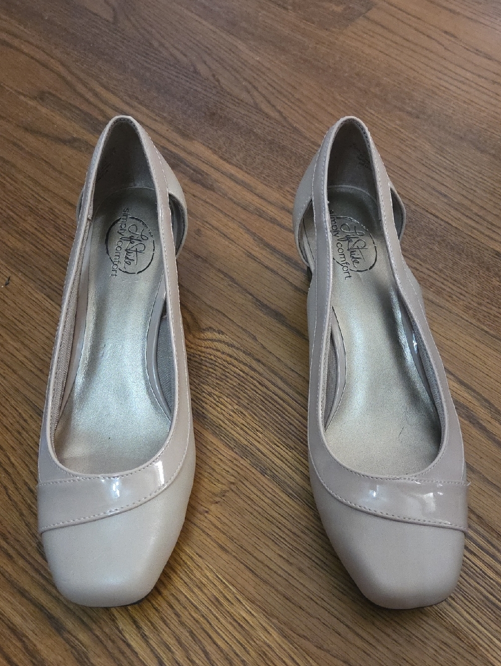 Naturalizer Women's Beige Patent Trim Square Toe Flats